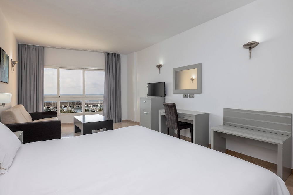 Senator Aguilas Hotel 18/49