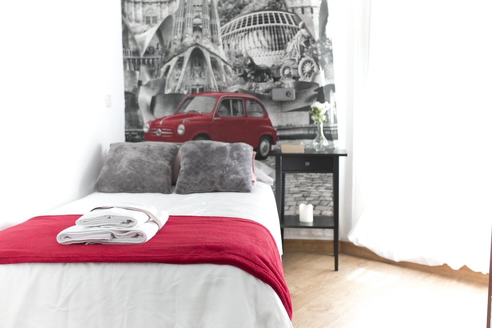 ROOM, SINGLE