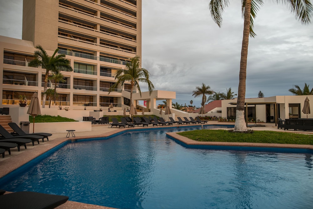 Ocean View Beach Hotel 48/51