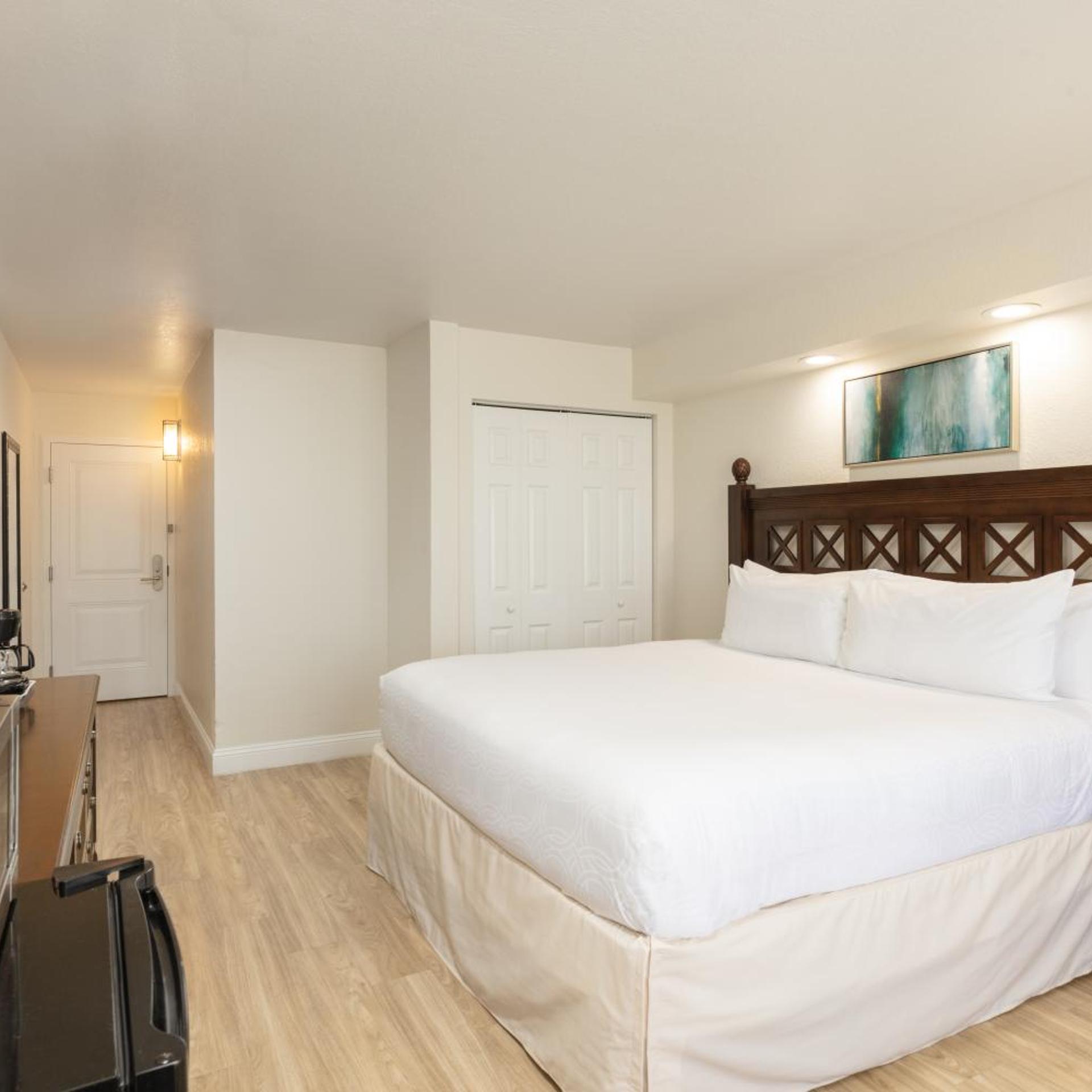 Guest Room, King Bed, Ocean Front