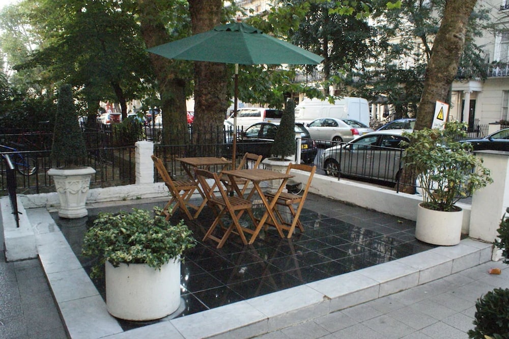 WHITELEAF HOTEL 30/50