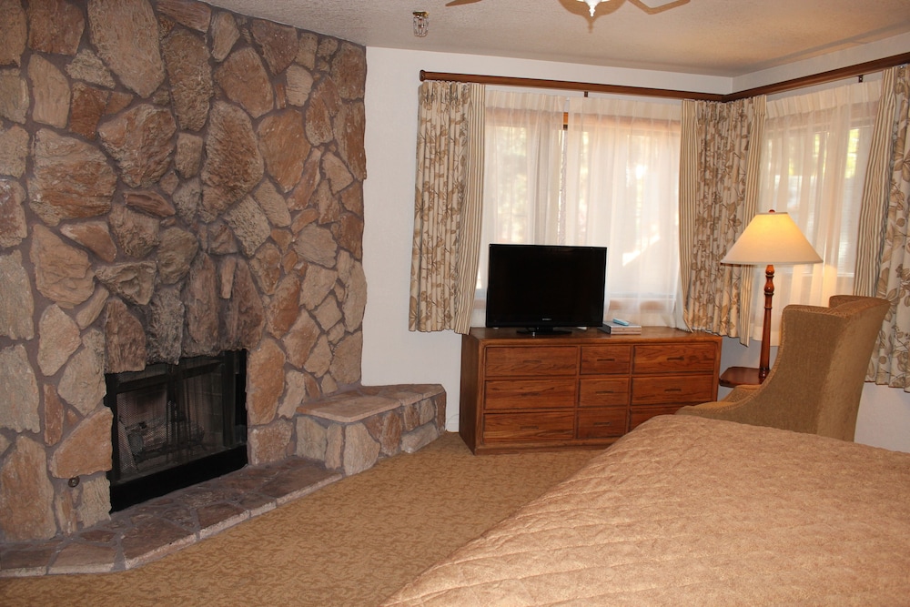 Getaways at Snow Lake Lodge 44/50