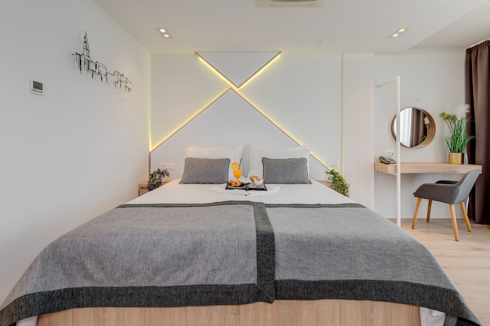 Hotel Pax 27/98