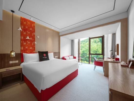 Boutique, Queen Bed