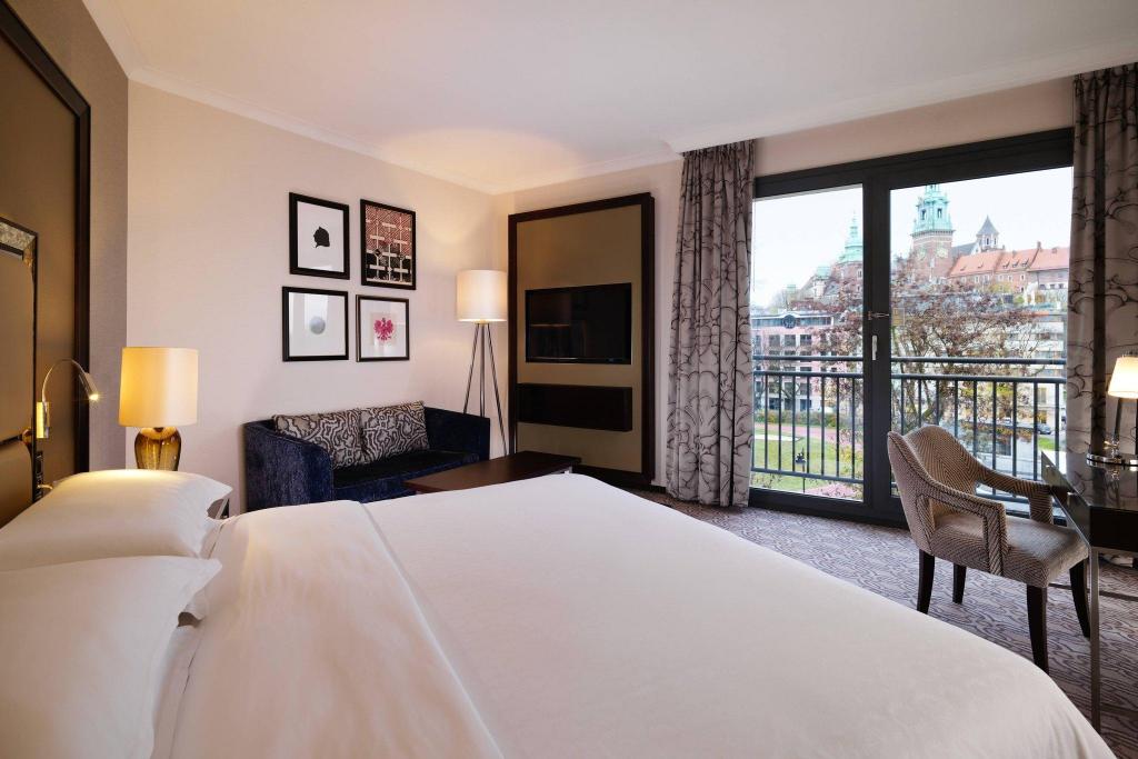 Club, Guest Room, Studio, King Bed, Club Lounge Access, Large, Corner