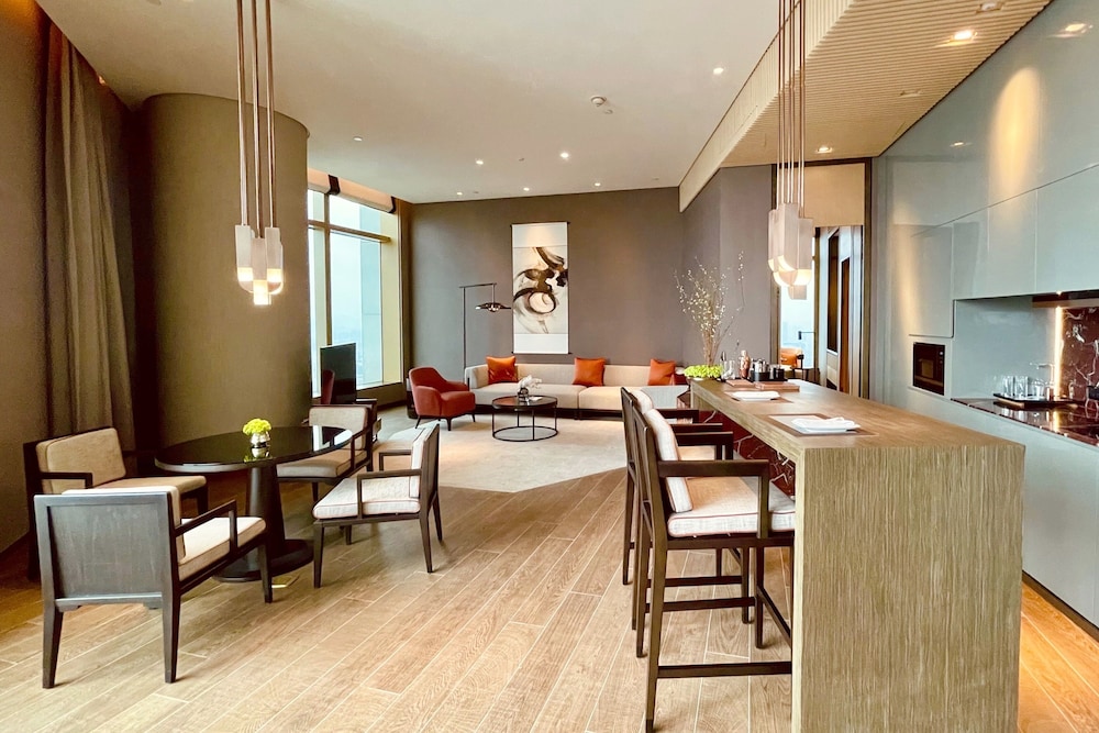 Jumeirah Guangzhou Hotel 65/75