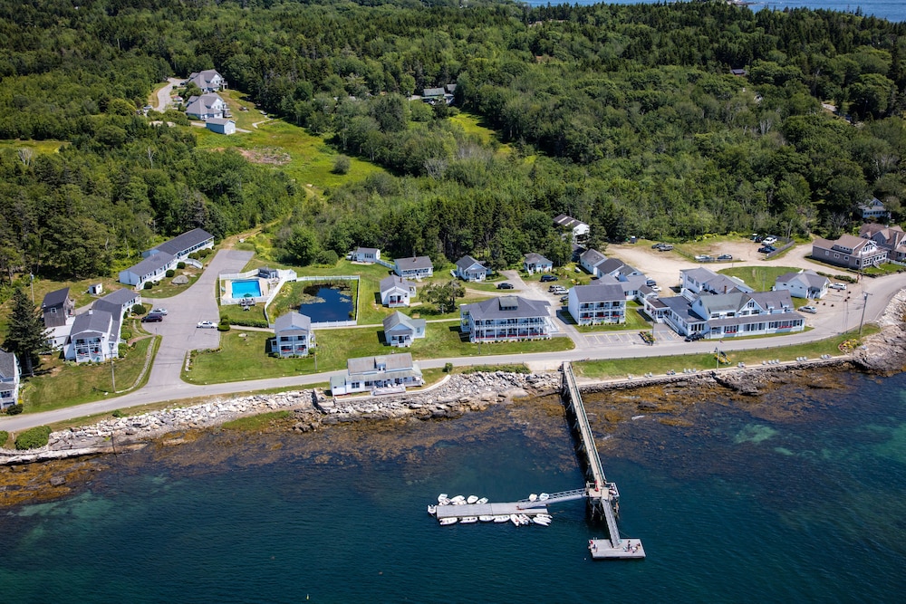 Bluebird Ocean Point Inn 39/47