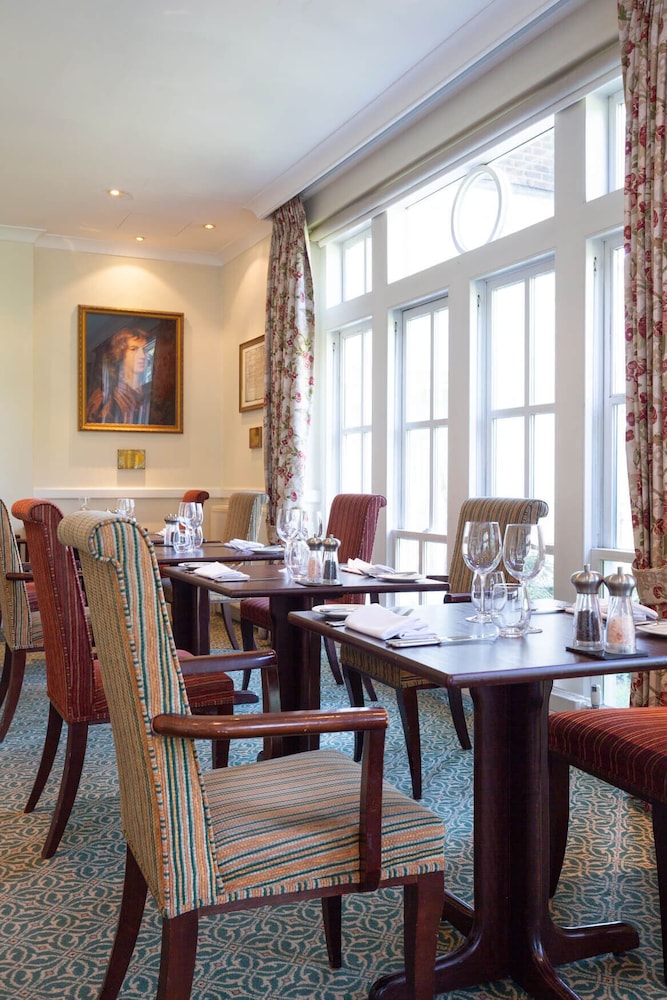 West Lodge Park Hotel 37/42