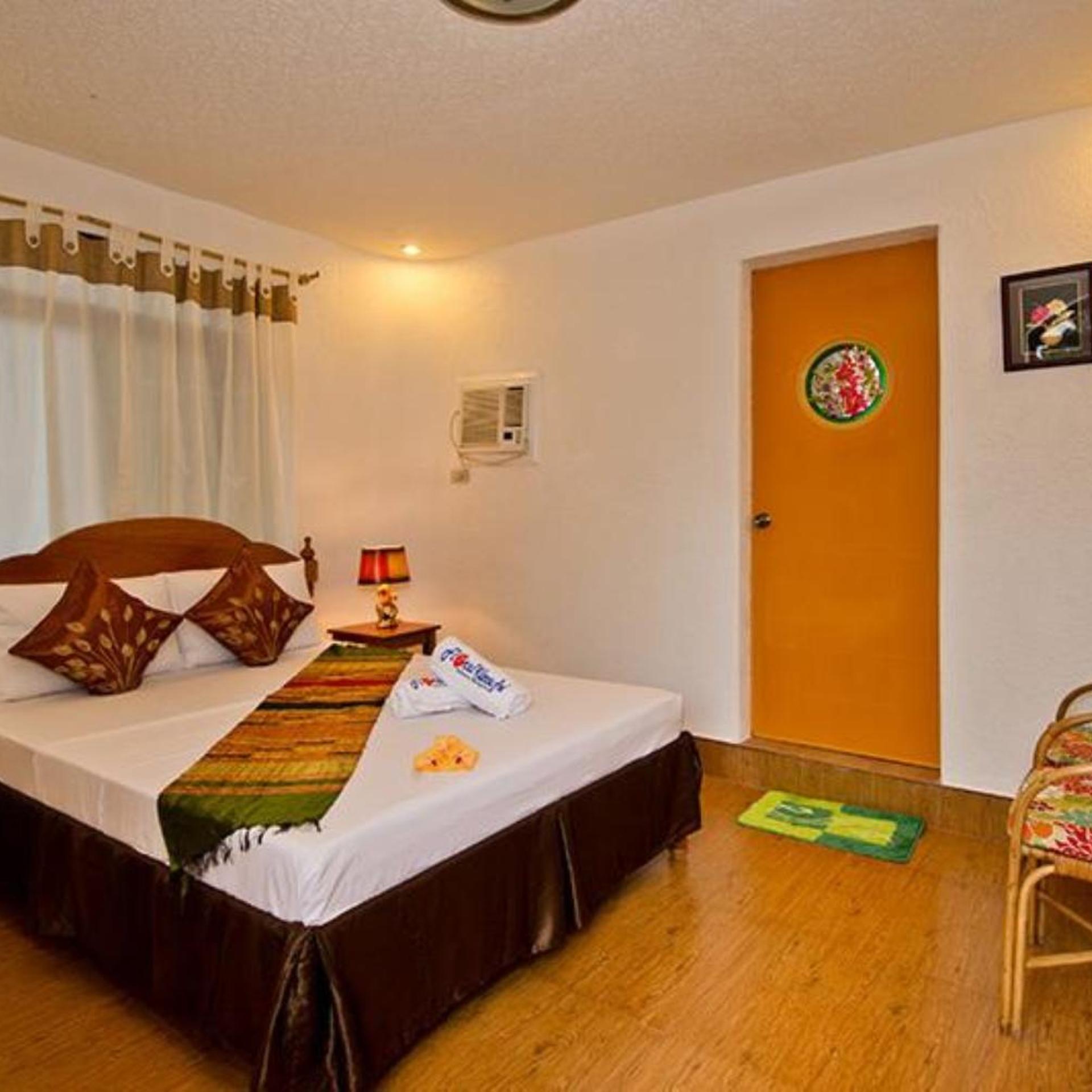 Floral Villarosa Hotel 11/65