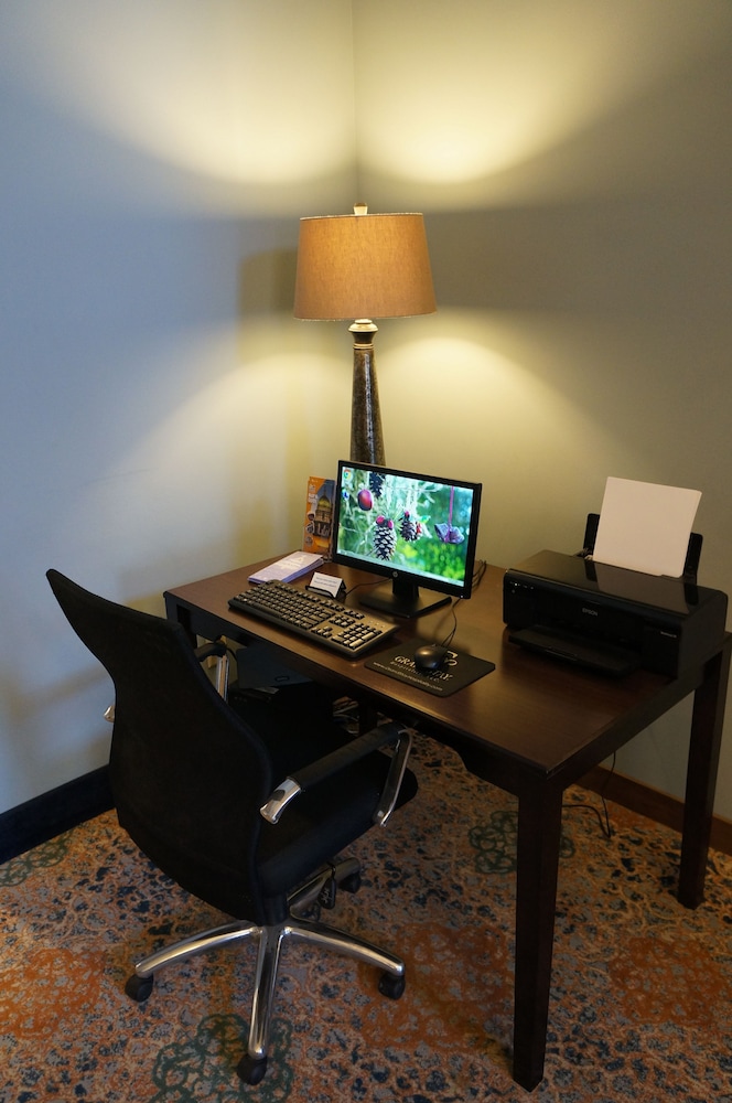 Grandstay Hotel Suites 42/44