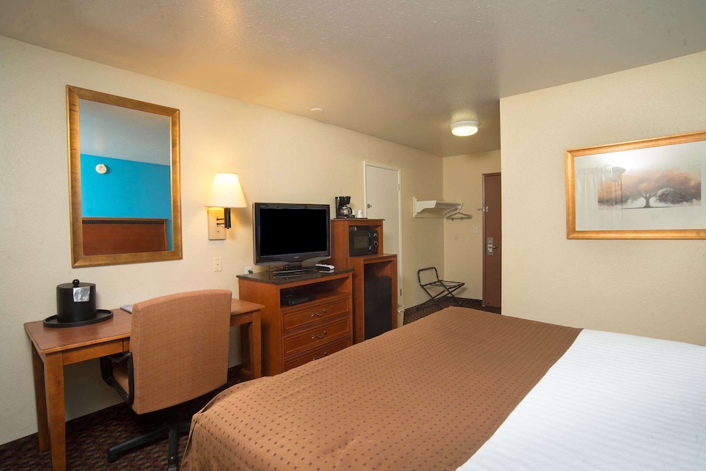 Americas Best Value Inn Lincoln Airport 17/32