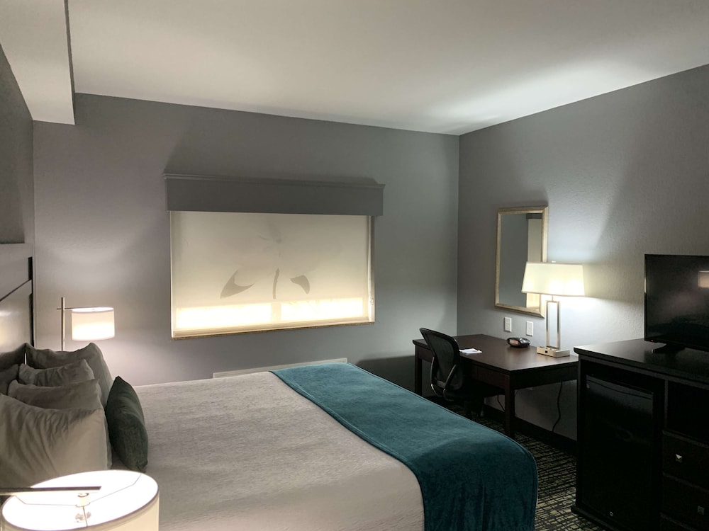 Best Western Plus Olive Branch Hotel & Suites 10/32