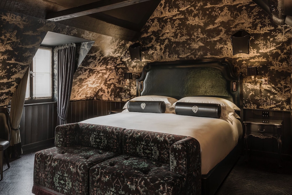 DELUXE, APARTMENT, KING BED