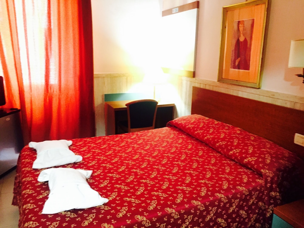 Pyramid Hotel 13/71
