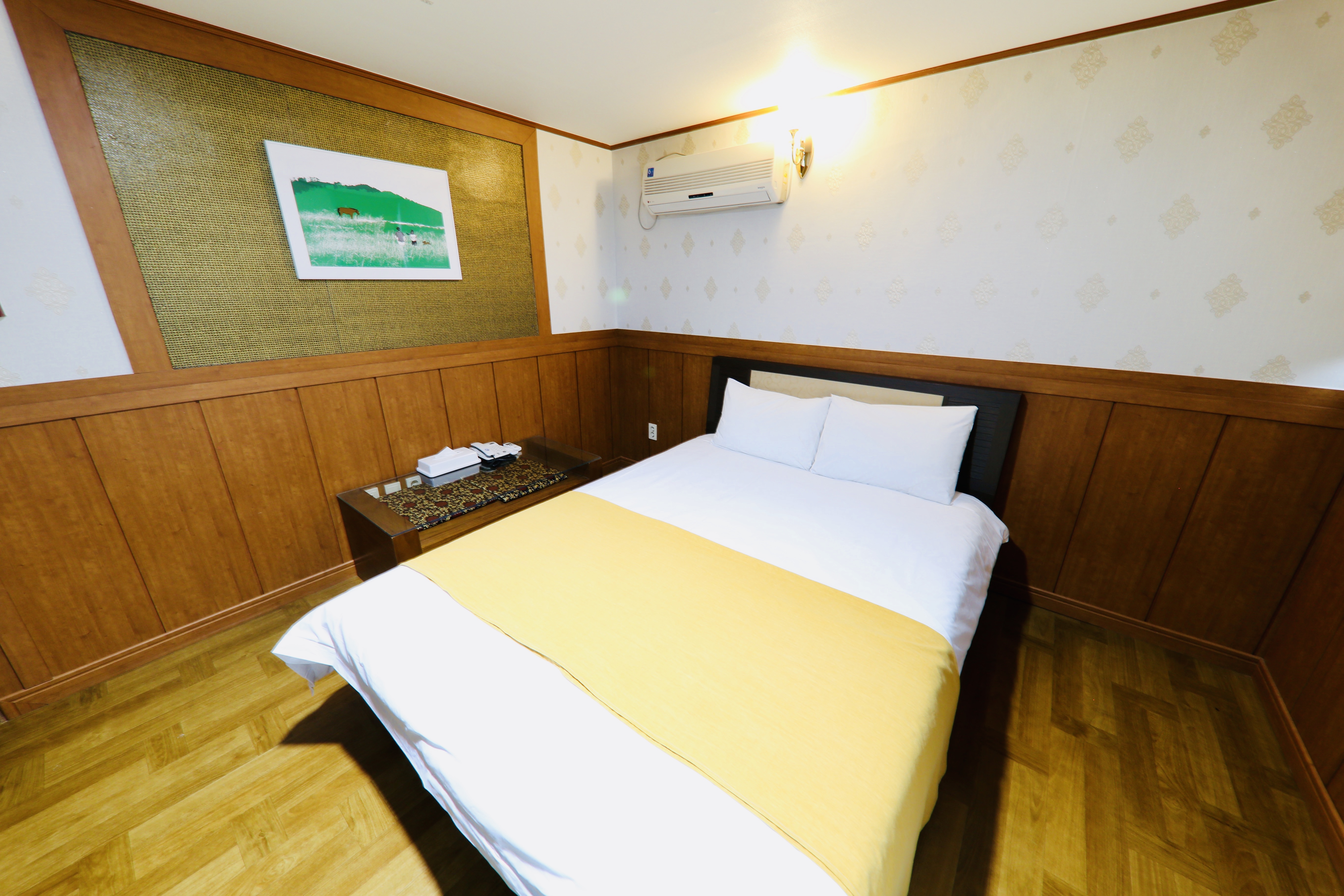 غرفة قياسية بسرير مزدوج