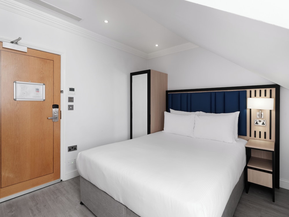 Compact, Queen Bed
