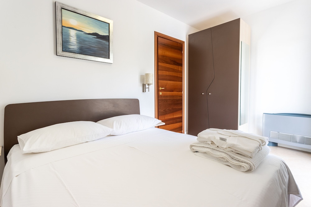 1 BEDROOM, APARTMENT, POOL VIEW