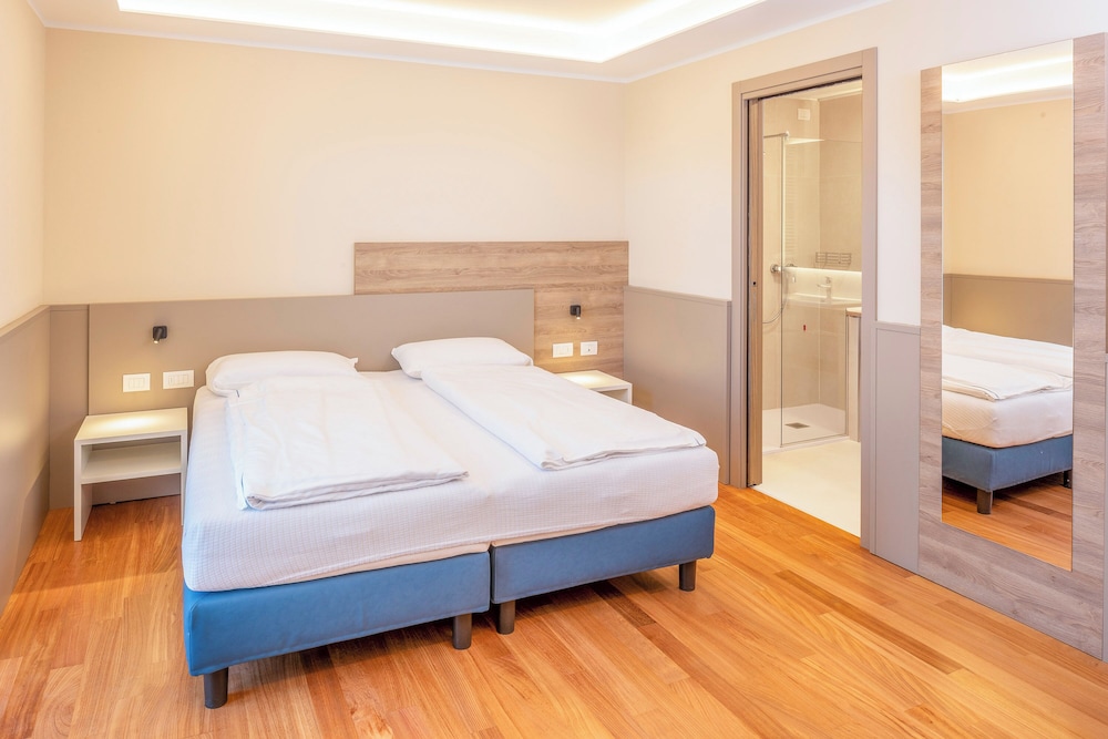 2 BEDROOMS, DELUXE, APARTMENT