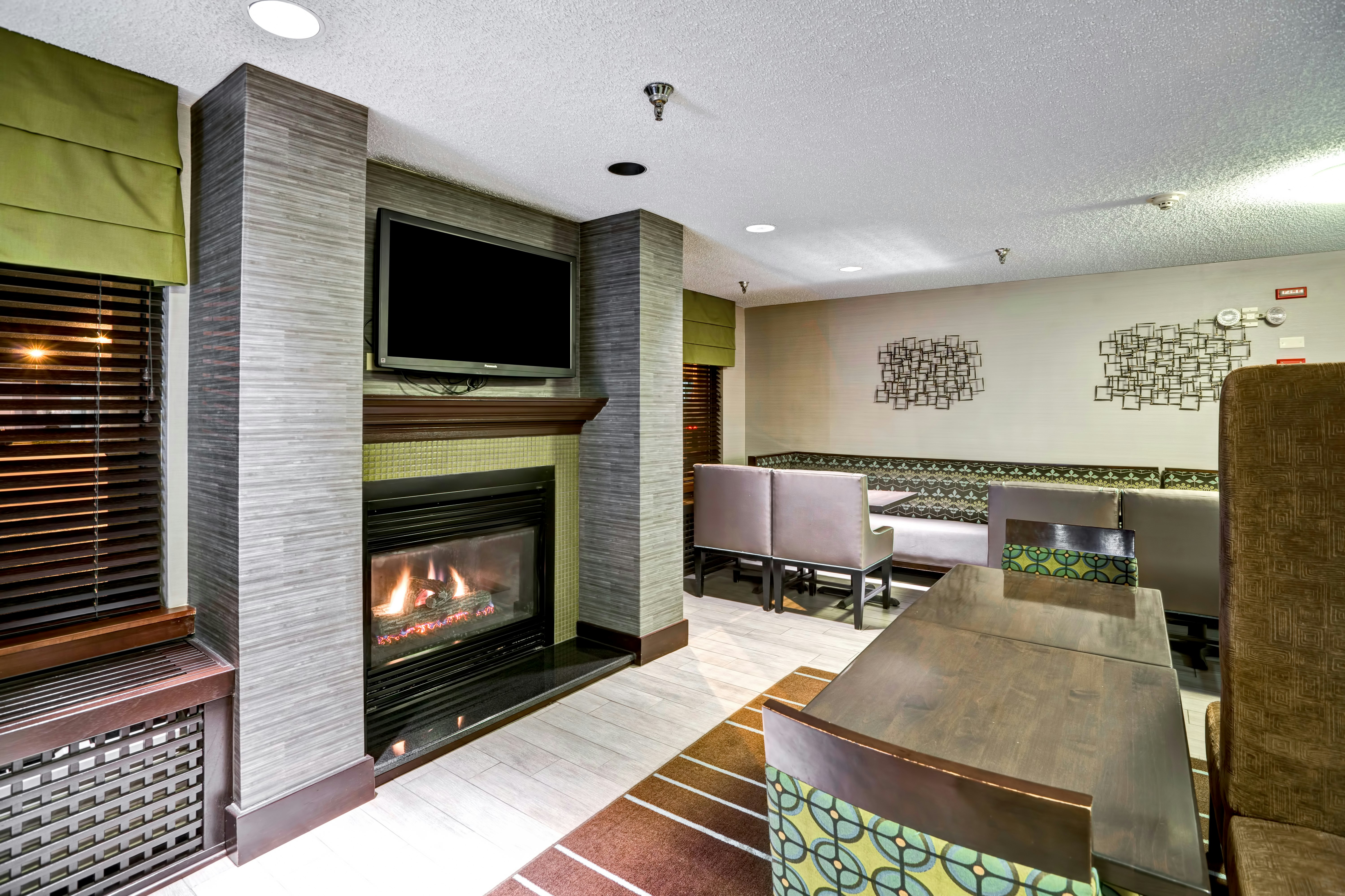 Hampton Inn State College 38/43