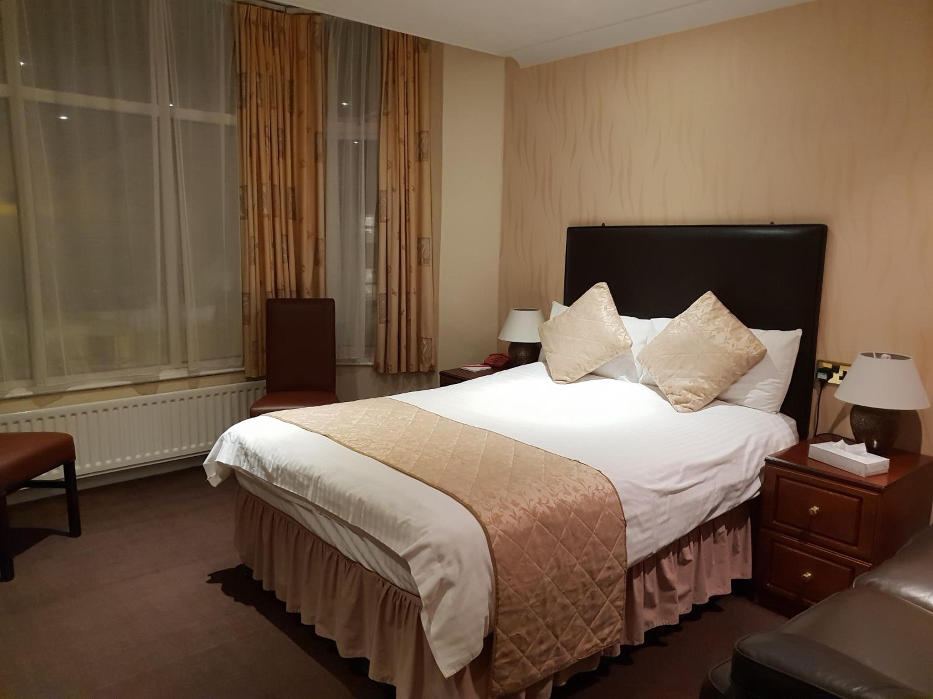 Ascot Hotel 25/50
