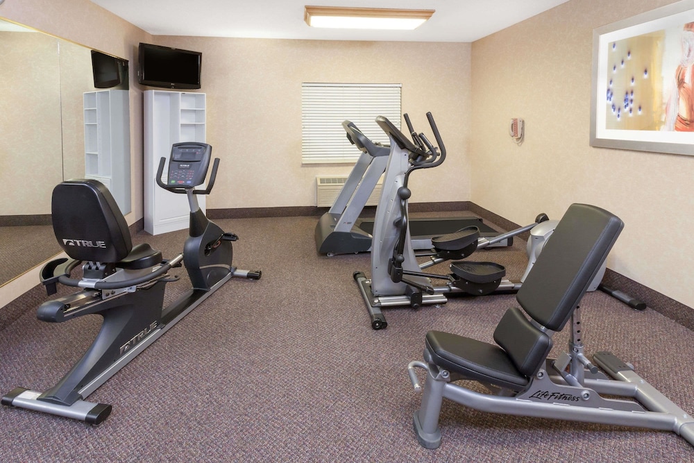 Galesburg Inn and Suites 30/42