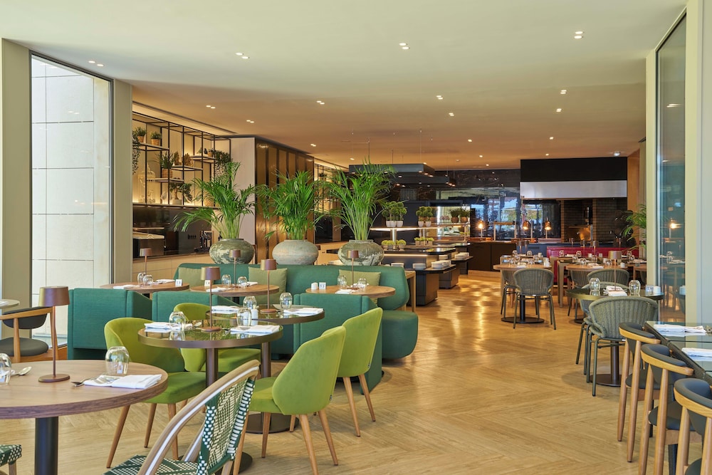restaurant cafeteria