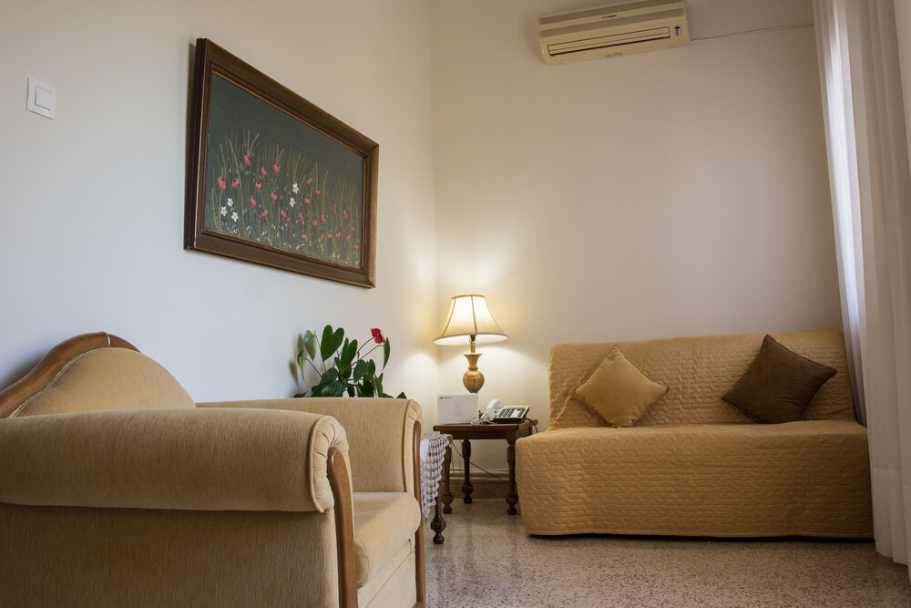 Alexandra Apartments 15/34