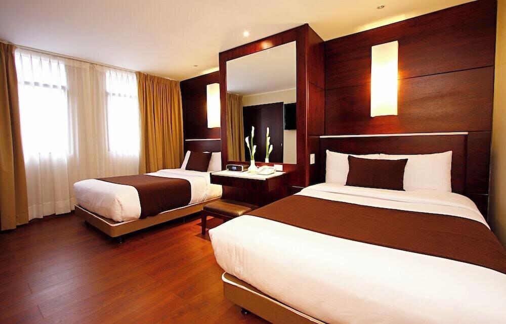 HOTEL REINA ISABEL 16/64
