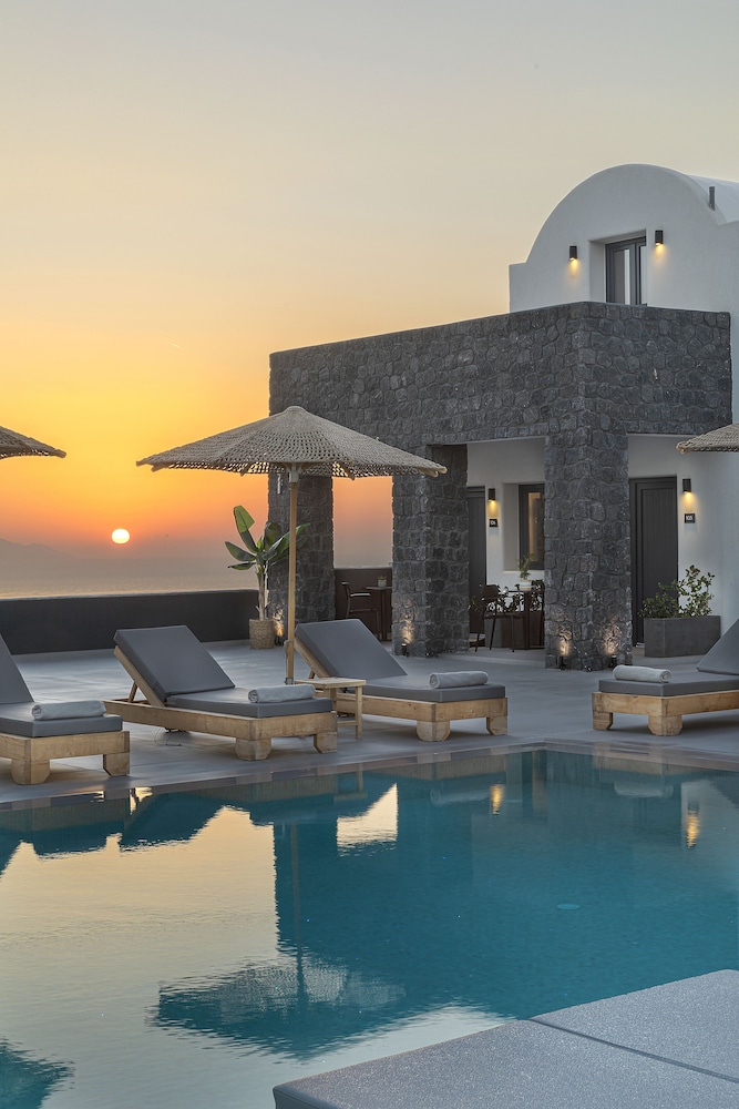 Onyx Hotel & Suites 57/60
