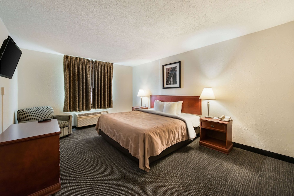 Quality Inn Bradley- Bourbonnais 7/33