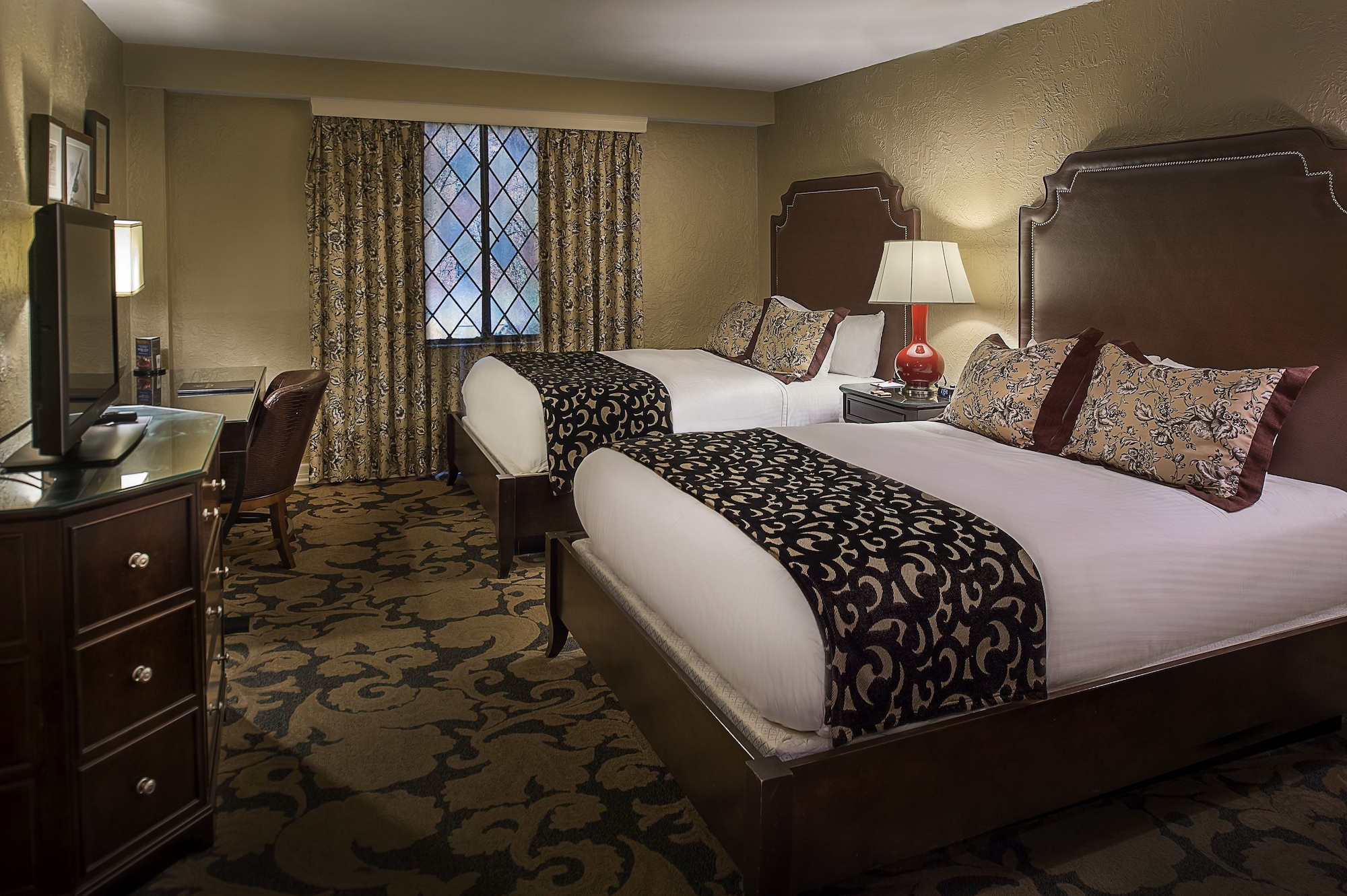 DELUXE, 2 QUEEN BEDS