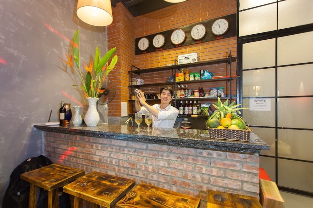 Luxury Backpackers 6/49