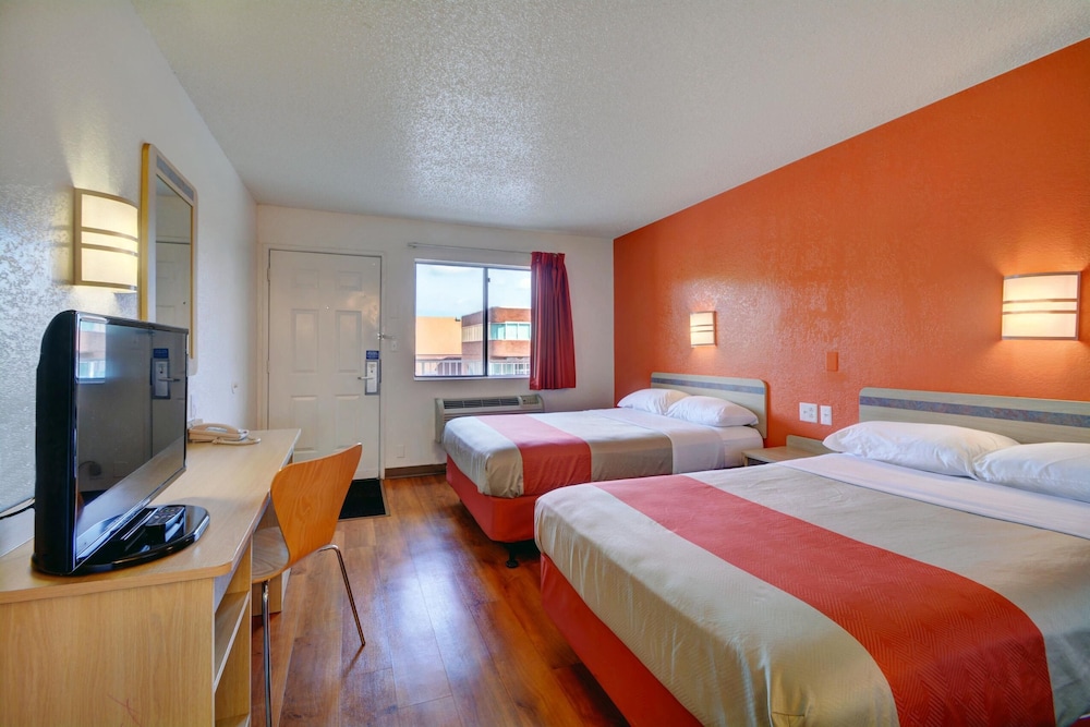 Motel6 Wethersfield, CT - Hartford 40/66