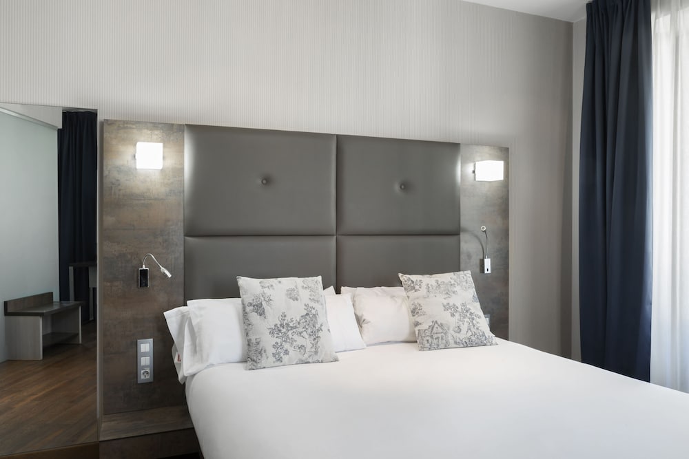 ROOM, DOUBLE BED, BALCONY