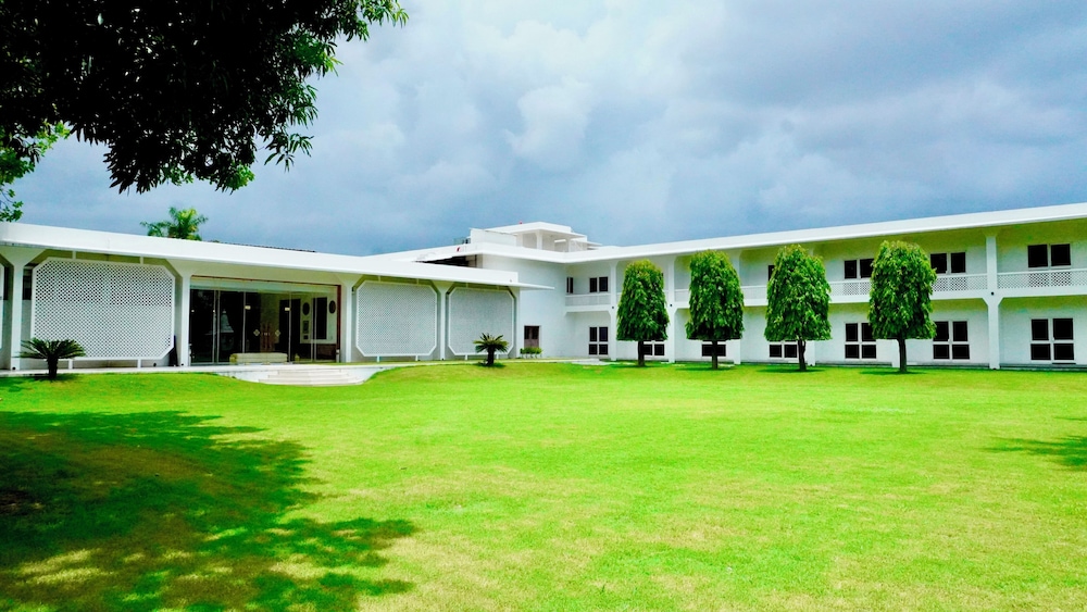 Hotel Chandela Khajuraho 45/50