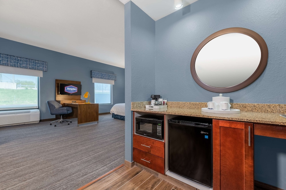 Hampton Inn & Suites Hopkinsville 8/45