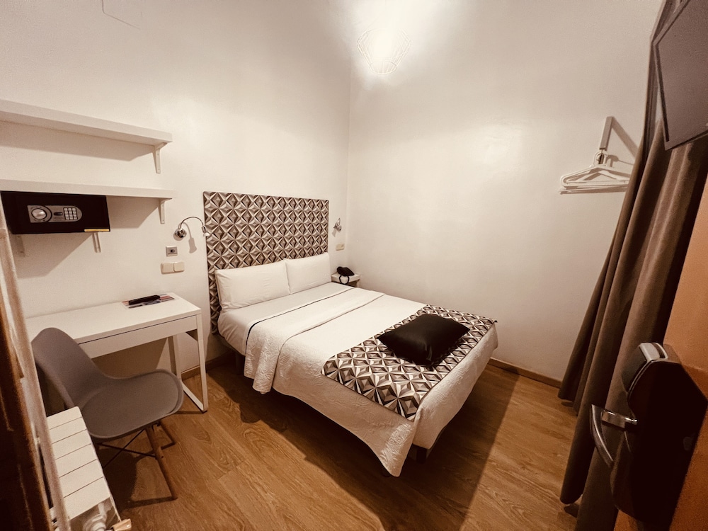 INTERIOR, BASIC, DOUBLE BED