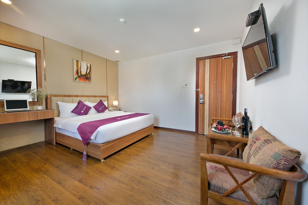 SUPERIOR, KING BED, CITY VIEW
