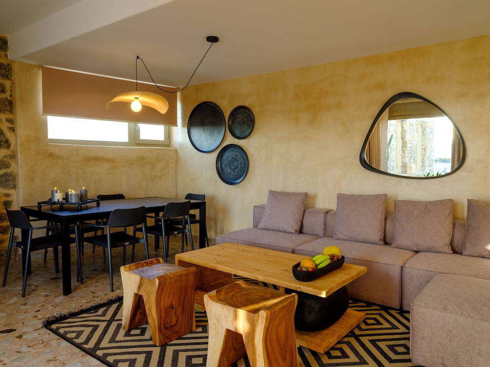 VRACHOS SUITES MYKONOS 58/75