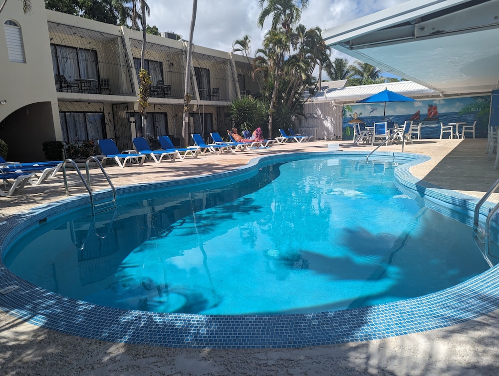 Pirate’s Inn Apartment Hotel 6/59