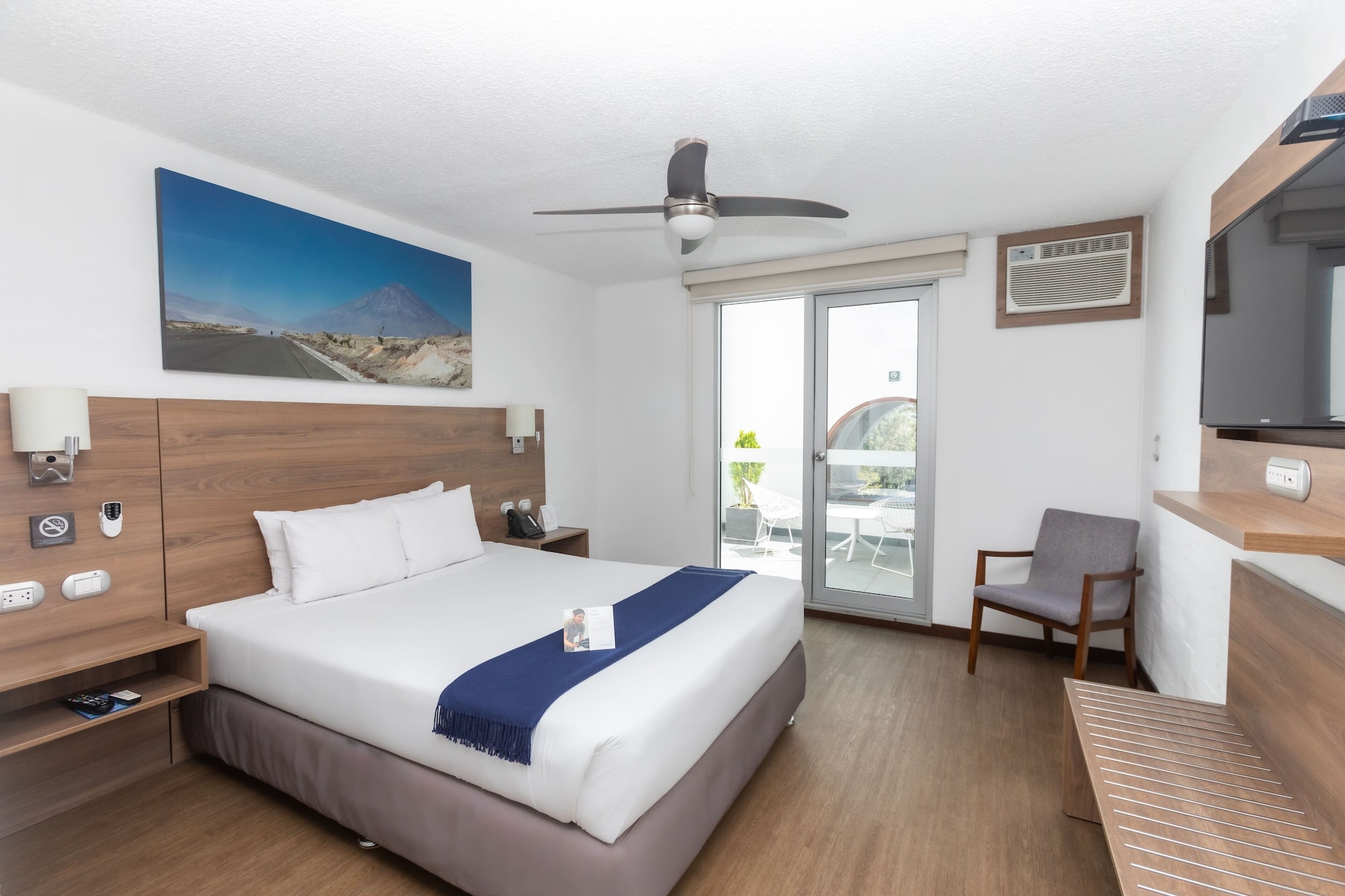 Superior, Queen Bed, Terrace