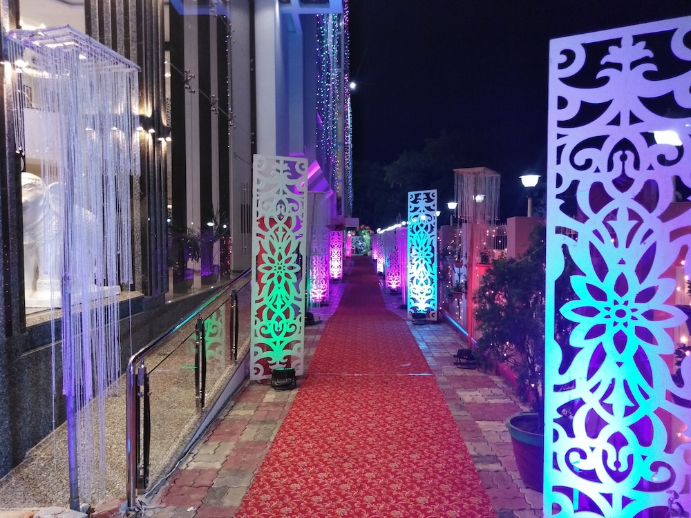 Dhamma Grand Hotel Resort 12/31