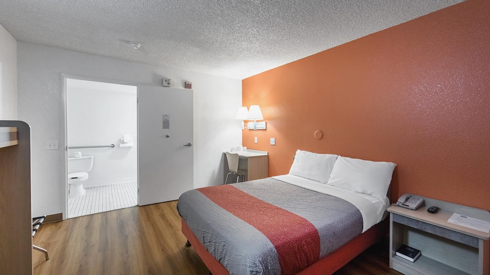 Motel6 Medford, OR - North 37/52