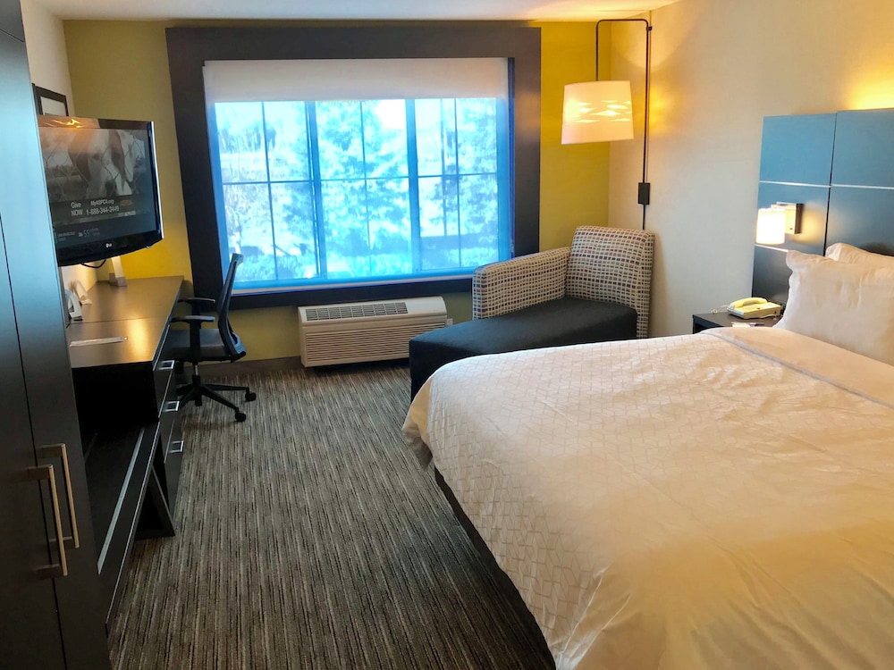 Holiday Inn Express Hotel & Suites Tracy 22/77