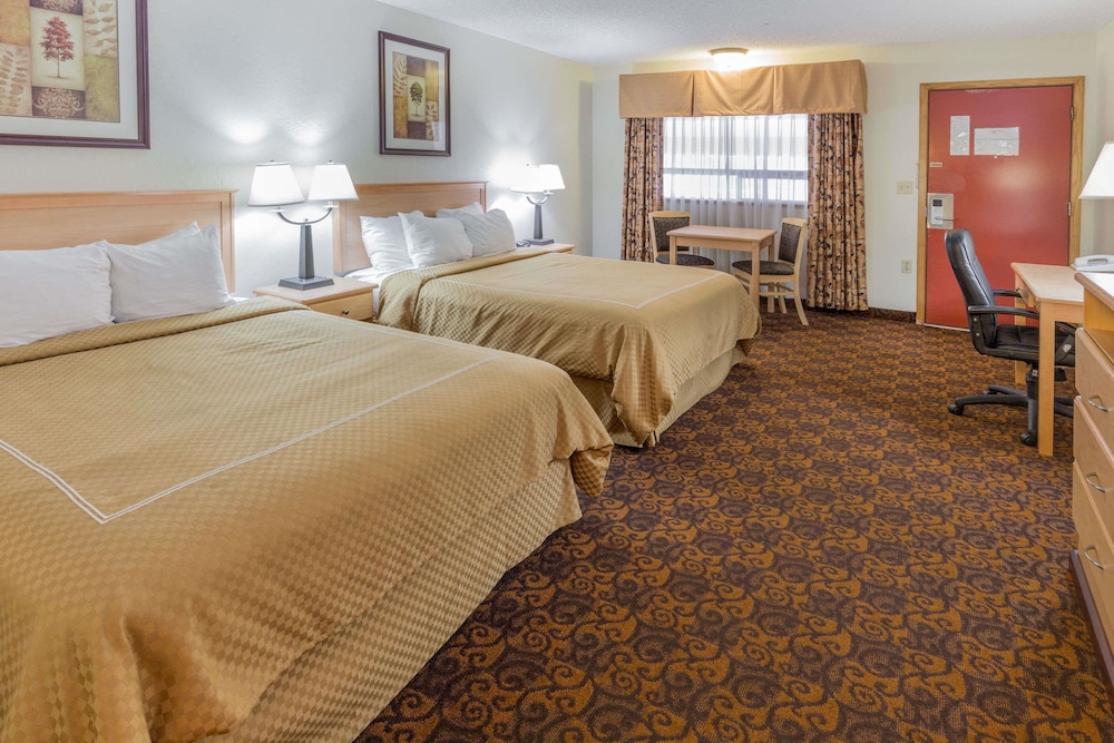 Days Inn by Wyndham Black Bear 14/19