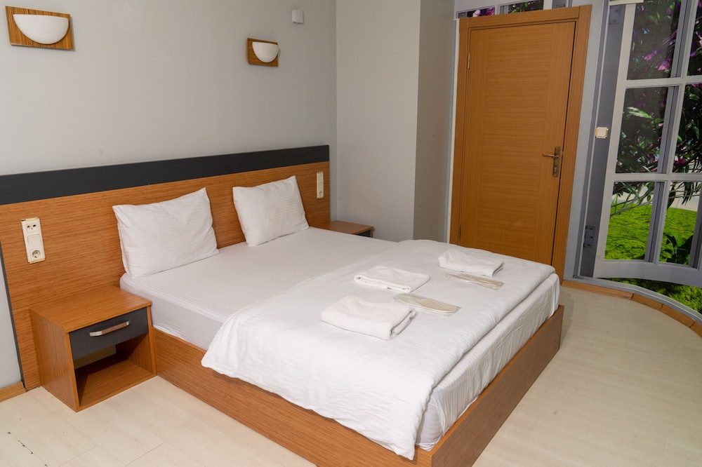 Heraldic Room Hotel 9/50