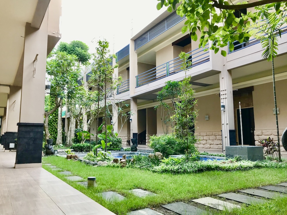 Savita Garden Inn 43/44