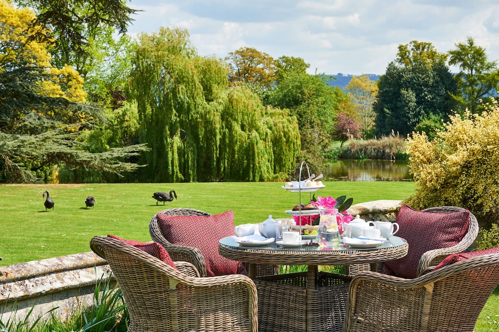 Dumbleton Hall Hotel 61/73