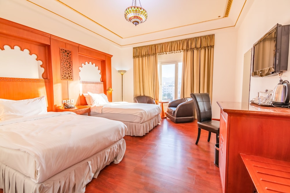 ROOM, TWIN BEDS, MOUNTAIN VIEW