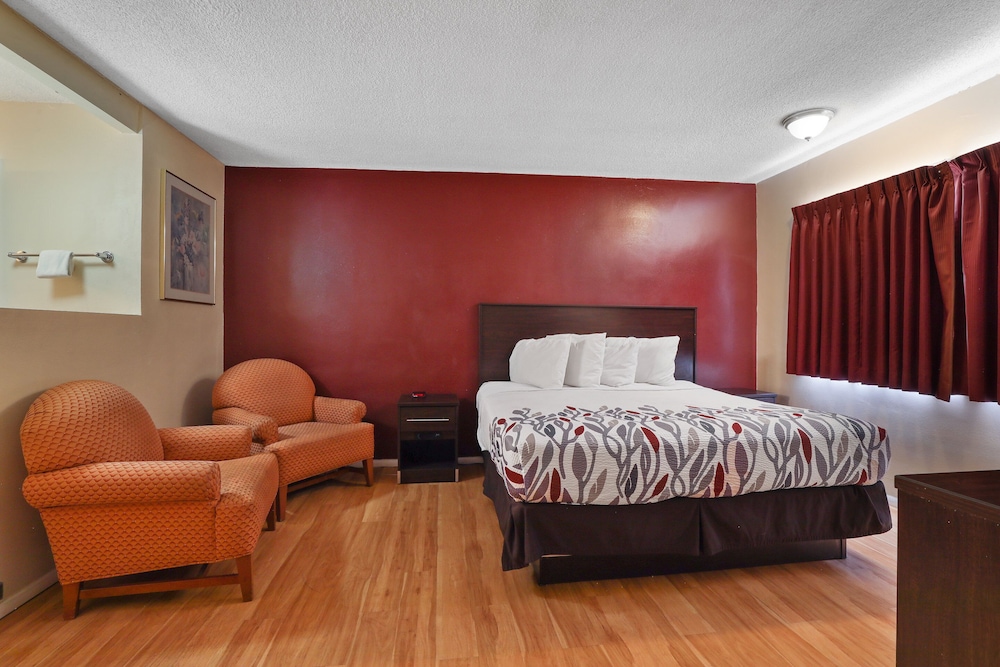 Red Roof Inn Needles 26/45